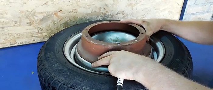Как да направите самоизхвъргач за кола от обикновен диск