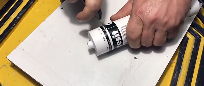 Como remover um tampão congelado de um tubo com selante