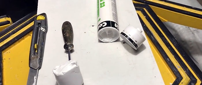 Kaip pašalinti užšalusį kamštį iš vamzdelio su sandarikliu