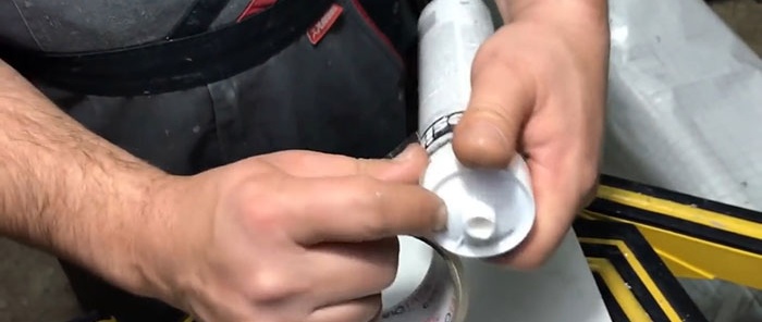 Cum se scoate un dop înghețat dintr-un tub cu etanșant