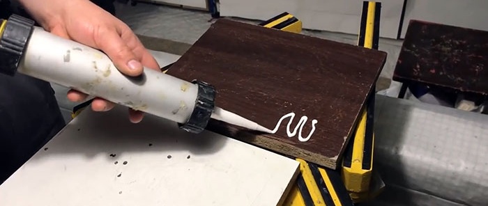 Cómo quitar un tapón congelado de un tubo con sellador
