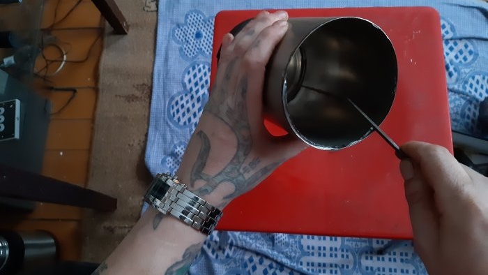 Hogyan készítsünk kemping szamovárt régi termoszokból