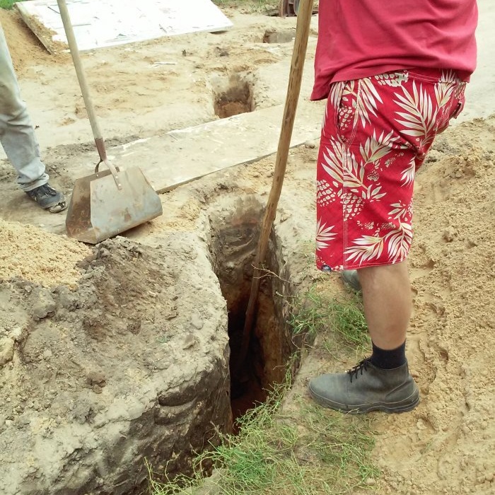 Hur man tar med vatten till ett hus utan en grävmaskin och ett team av grävare