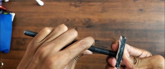 Hvordan bruke silikonforsegling fra et rør uten pistol