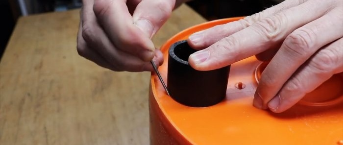 İki kovadan oluşan bir elektrikli süpürge için basit ve ucuz siklonik toz toplayıcı