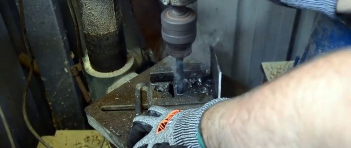 Wie man aus einem Flaschenheber eine hydraulische Presse macht
