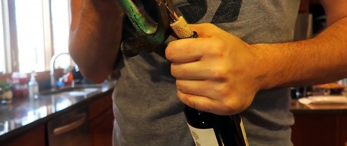 8 způsobů, jak otevřít láhev bez vývrtky