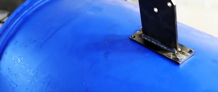 Hur man gör en snöslunga från en plasttunna