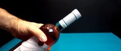 איך לפתוח בקבוק עם מצית, הדרך הכי אלגנטית
