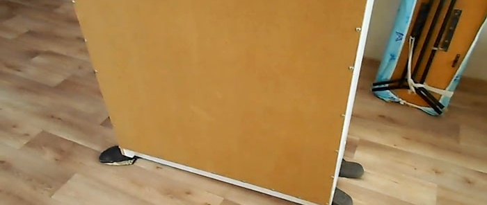 Как да преместите голям шкаф сам с една ръка