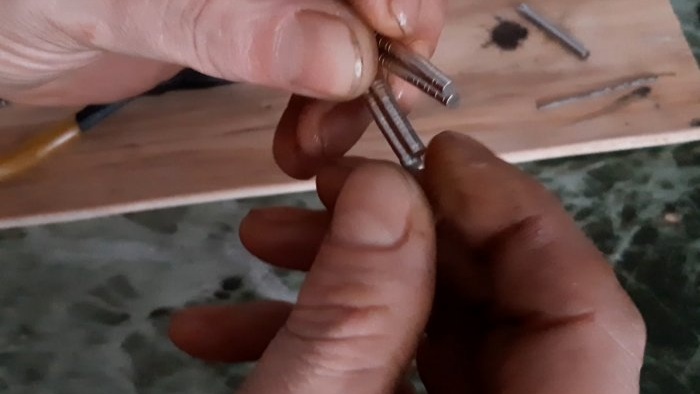 Cómo hacer rápida y fácilmente un potente cierre magnético para un cordón de cadena