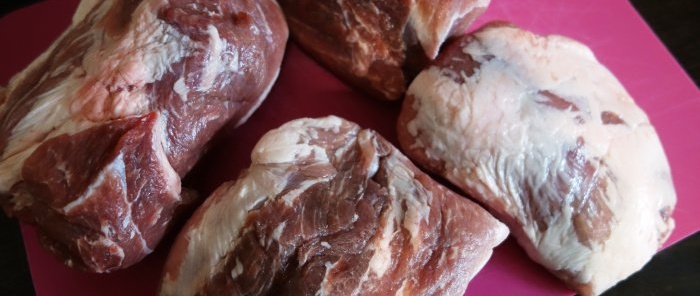 Preparare in casa delle vere salsicce di maiale