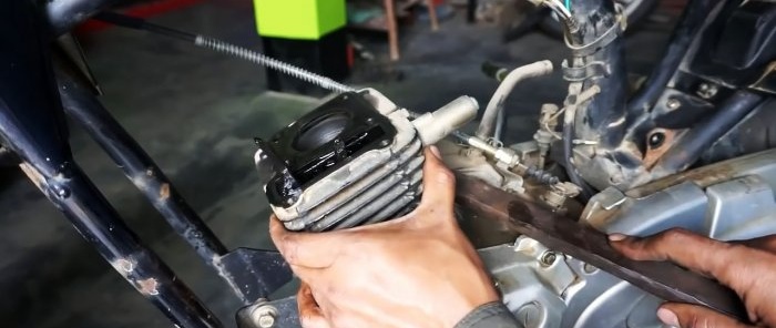 Come convertire una moto leggera in una bici elettrica