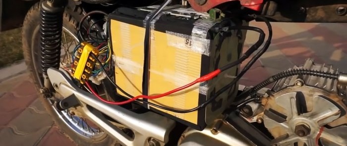 Come convertire una moto leggera in una bici elettrica