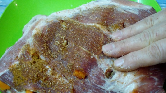 Nejkřehčí vařené vepřové maso s mléčnými injekcemi