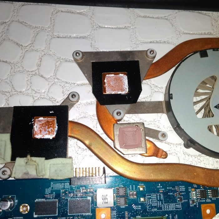 Cleaning the cooling system in a laptop