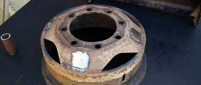 Cách làm hố lửa từ vành bánh xe cũ