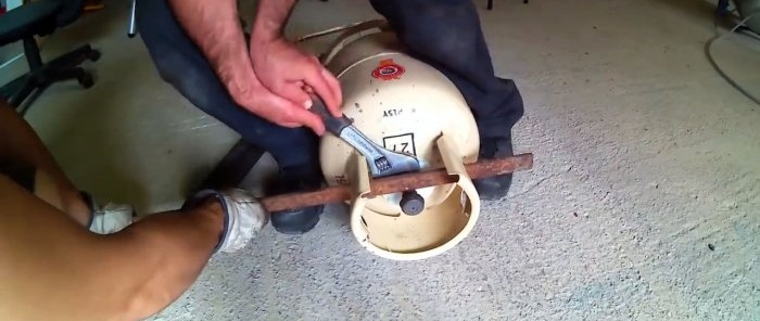 Come realizzare una sabbiatrice da una piccola bombola di gas