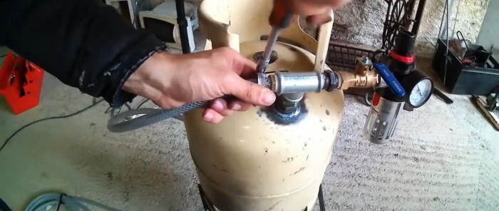 How to make a sandblaster from a small gas cylinder