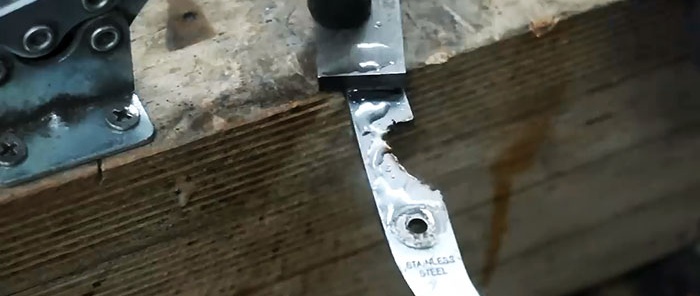 איך להכין סכין ממספריים שבורות
