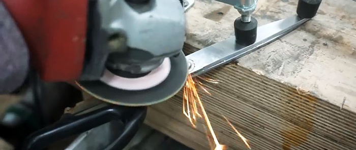 Cara membuat pisau dari gunting yang patah