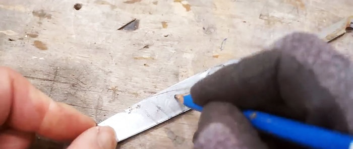 Cómo hacer un cuchillo con tijeras rotas.