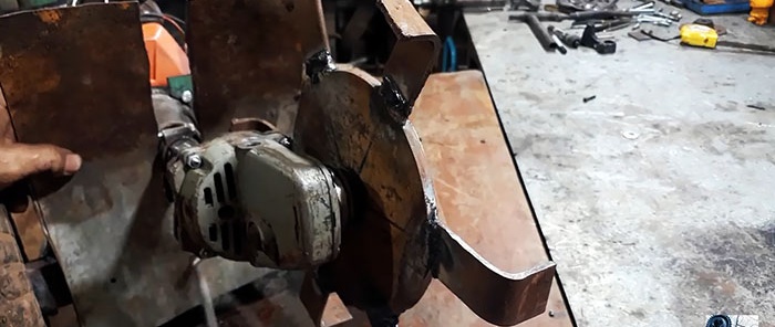 Fırça kesici ve kırık öğütücüden yapılmış DIY kanal kazıcı
