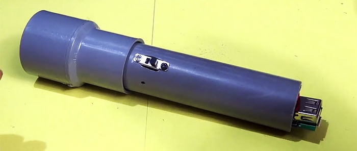 DIY 2 in 1 jaudīgs lukturītis Power bank izgatavots no PVC caurules