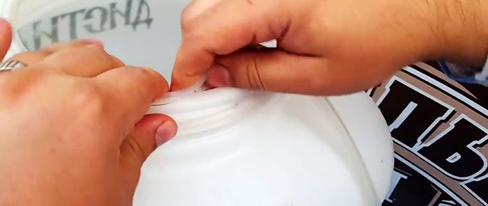 Cómo hacer rápidamente una junta para un recipiente de plástico.