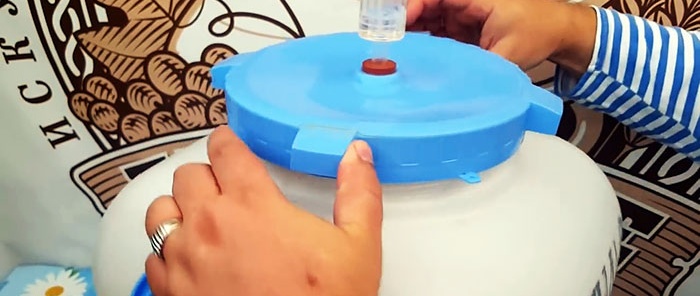 كيفية صنع حشية للحاوية البلاستيكية بسرعة