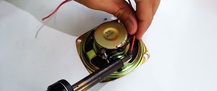 Sådan laver du en sirene fra en højttaler uden transistorer