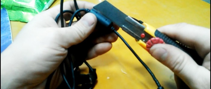 Instant soldeerbout met behulp van een lijmpistool en een spaarlamp