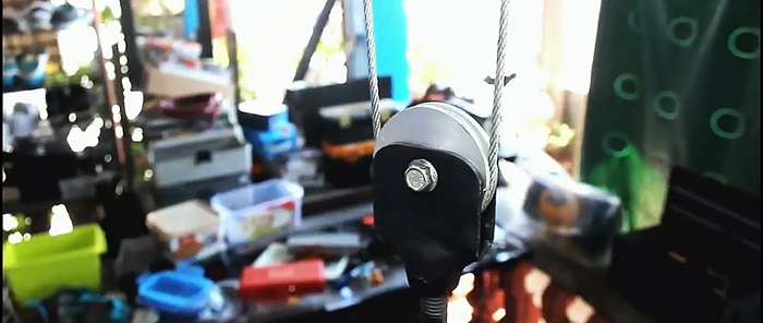 Electric winch mula sa isang windshield wiper drive ng kotse at isang hub ng bisikleta