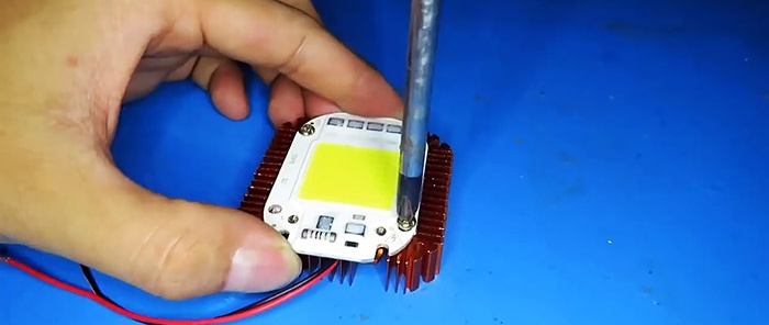 איך להכין מנורת LED עוצמתית 100W מנורה חסכונית שבורה
