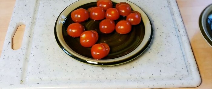 How to cut a dozen cherry tomatoes in one motion