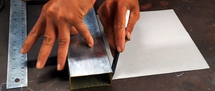 Cum să îndoiți o țeavă de profil într-un unghi drept în stilul sculpturii în lemn