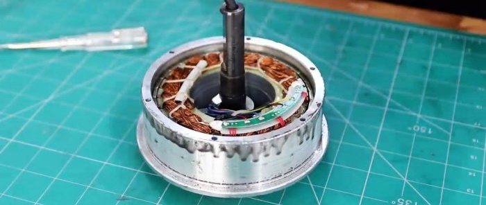 Hoe maak je een kleine elektrische generator van een Segway en een trimmermotor
