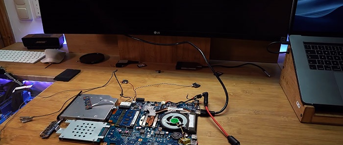 Second life for en bærbar computer med en ødelagt skærm