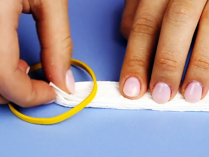 Cara membuat topeng perubatan dari tuala kertas dalam masa 2 minit
