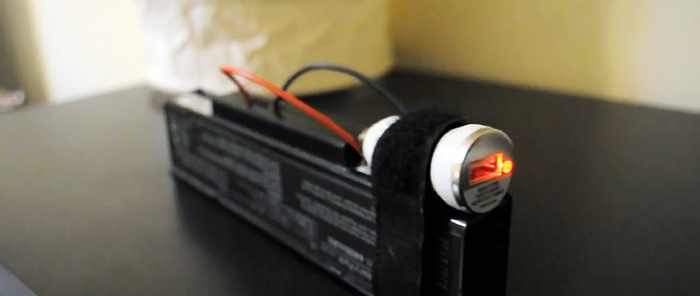 Como fazer um banco de energia de 5 V a partir de uma bateria de laptop em 1 minuto