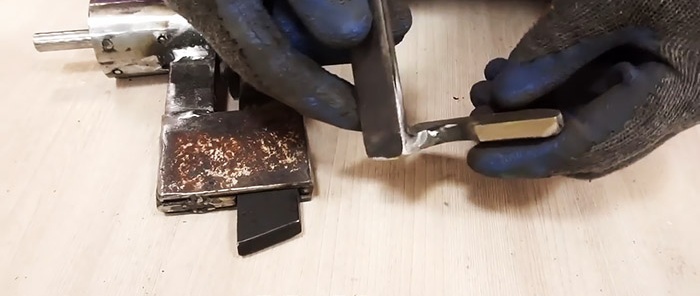 Rýchle nožnice na kov poháňané elektrickou vŕtačkou