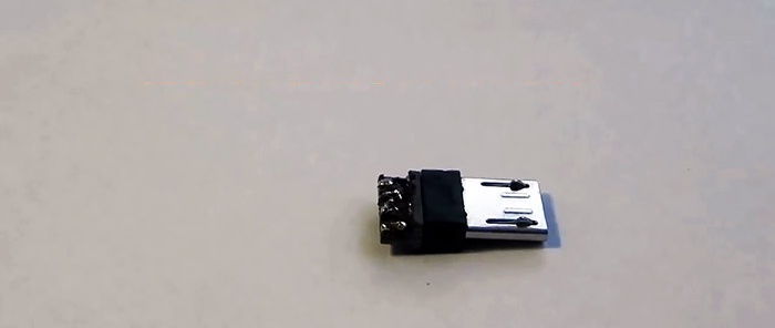 Cum să faci un adaptor pentru a conecta o unitate flash la un smartphone