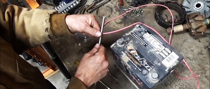 Πώς να μαγνητίσετε αμέσως ένα κατσαβίδι χρησιμοποιώντας μια μπαταρία