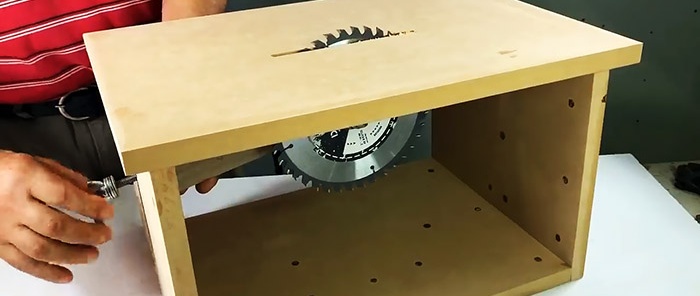 So bauen Sie aus einer Bohrmaschine mit einstellbarer Schnitttiefe eine kompakte Kreissäge