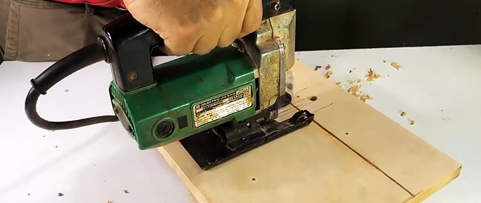 Cómo hacer una sierra circular compacta con un taladro con profundidad de corte ajustable