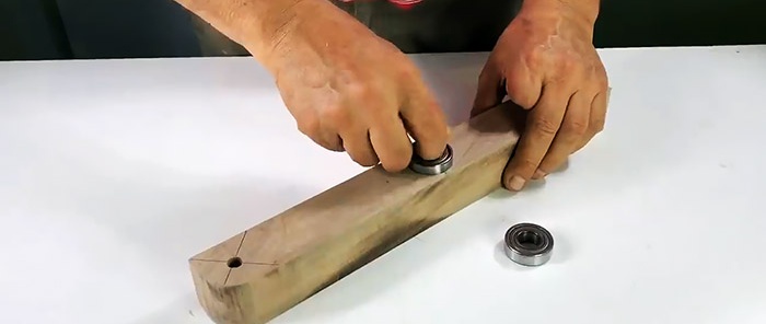 Hogyan készítsünk kompakt körfűrészt állítható vágásmélységgel rendelkező fúrógépből