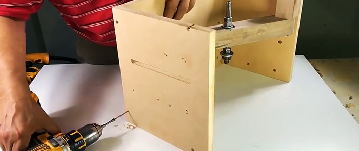 How to make a compact circular saw from a drill with adjustable cutting depth
