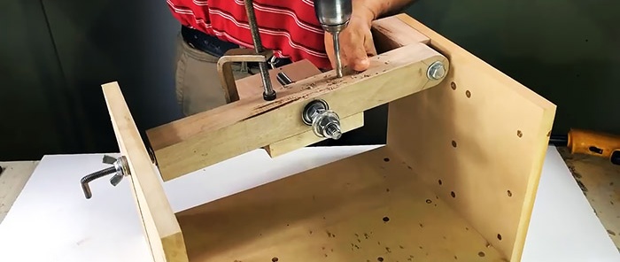 Jak vyrobit kompaktní kotoučovou pilu z vrtačky s nastavitelnou hloubkou řezu