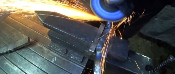 Zincir yapmak için raydan basit bir makine nasıl yapılır