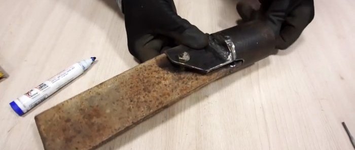 Lampiran gerudi buatan sendiri untuk memotong kepingan logam dengan cepat